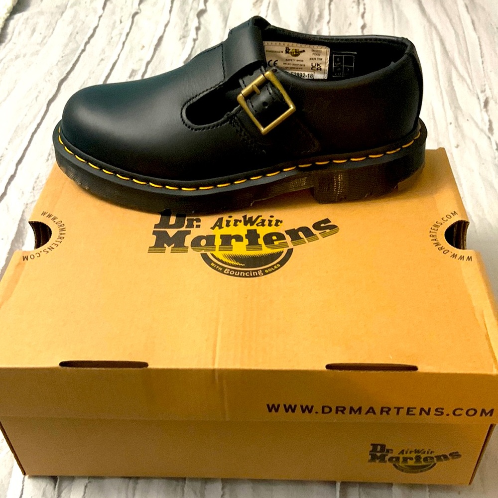 Womens size 7 NWT Doc Martens Airwair